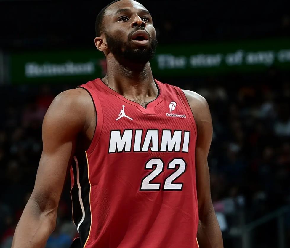 转折点！夏洛特黄蜂造点机会，全明星赛关键时刻攻防权衡，球迷炸锅，细节决定成败的简单介绍