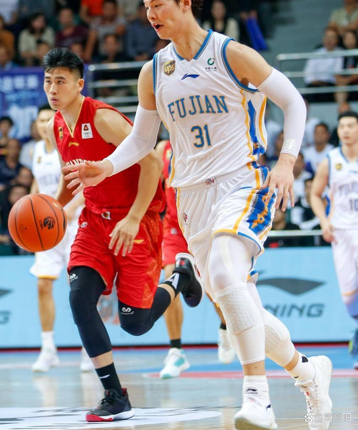 包含CBA常规赛集结日再迎强敌；成都蓉城防线松动；主帅态度——信心回归；医务组通报恢复的词条