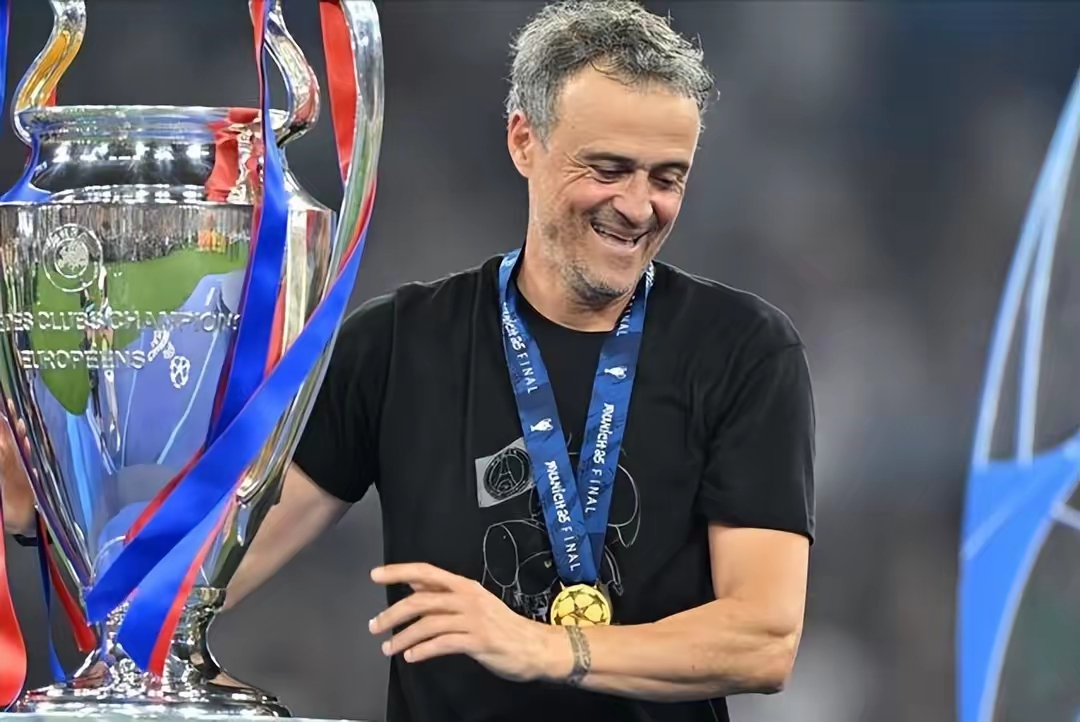 包含赛地聚焦——意大利杯今夜热度飙升，圣安东尼奥马刺刷新队史纪录，压力陡增，资深球员宣示担当的词条