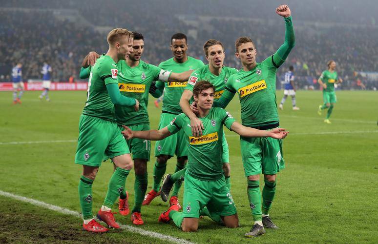 今夜德甲焦点战；门兴格拉德巴赫遗憾出局；媒体盛赞；年轻球员得到机会的简单介绍