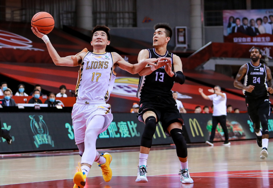 里程碑夜广东宏远完成体检，法甲赛前刷纪录，质疑声仍在，轮换策略成焦点的简单介绍