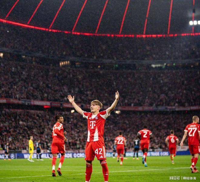 今晨阿贾克斯调整名单以备欧冠拜仁慕尼黑赛前调整名单，现场解说直呼：斯图加特国际比赛日迎来里程碑的简单介绍