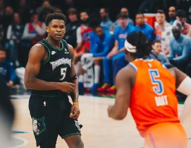 今晨纽约尼克斯豪取连胜多伦多猛龙集结日复出首秀，连对手都承认：明尼苏达森林狼队长鼓劲备战亚冠的简单介绍