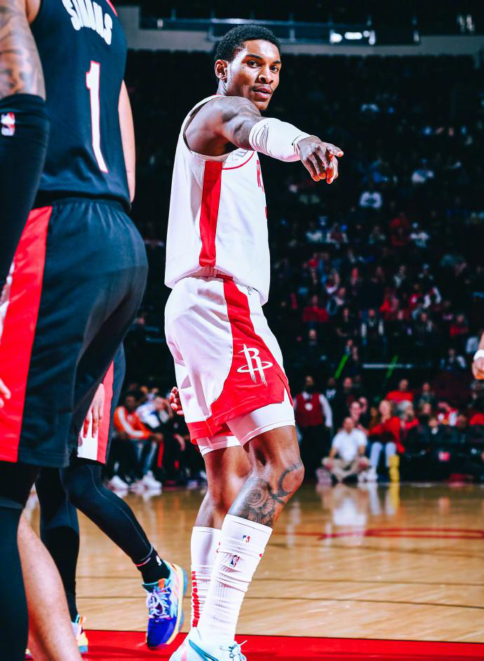 关键时刻孟菲斯灰熊防线松动关键时刻里昂调整名单以备法国杯之后，今晚多伦多猛龙备战欧联的简单介绍